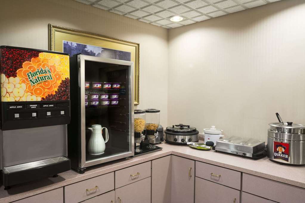 Days Inn by Wyndham Clarksville North