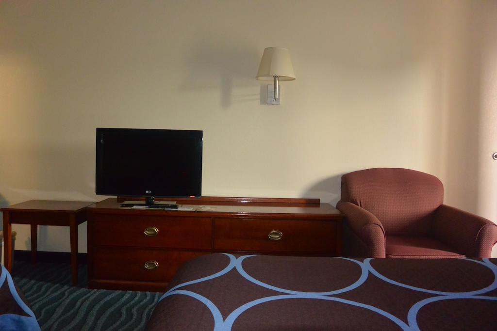 Days Inn by Wyndham Clarksville North