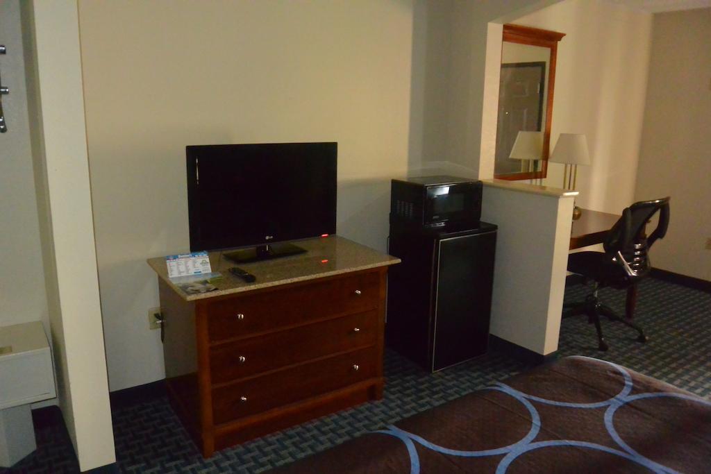 Days Inn by Wyndham Clarksville North