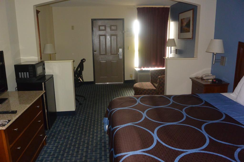 Days Inn by Wyndham Clarksville North