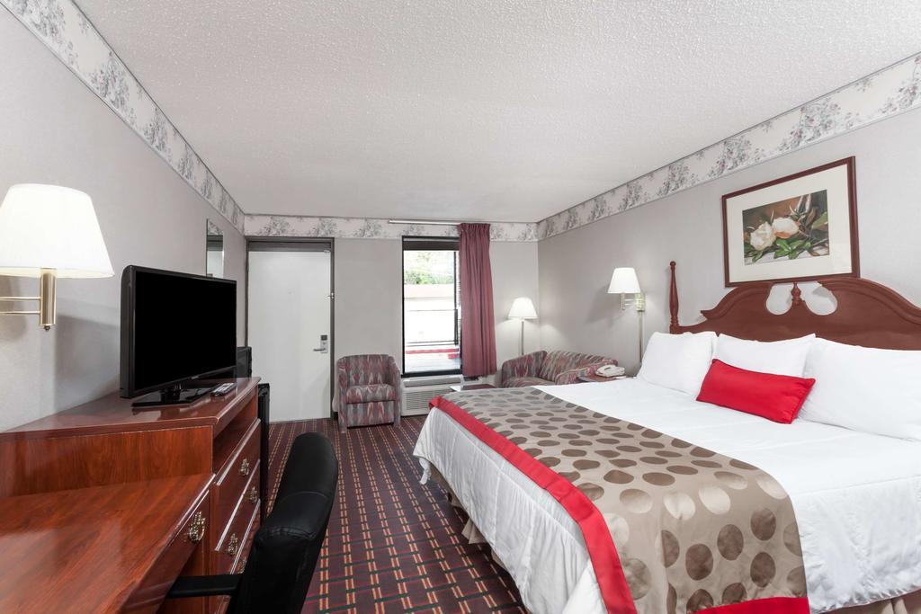 Travelodge by Wyndham Clarksville