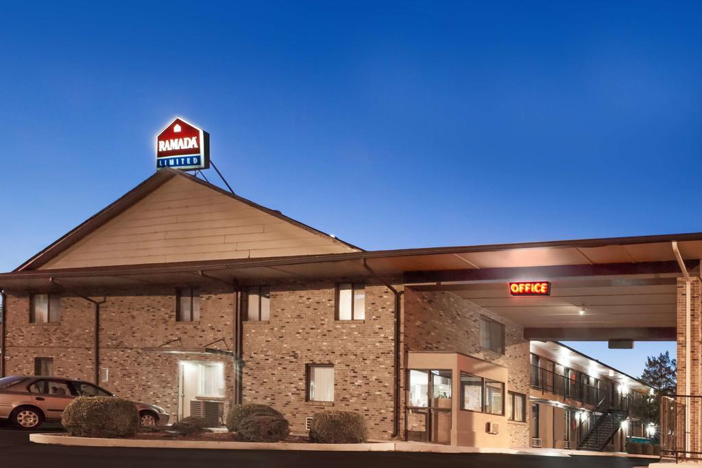 Travelodge by Wyndham Clarksville
