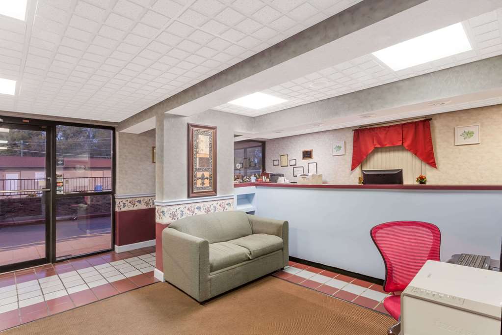 Travelodge by Wyndham Clarksville