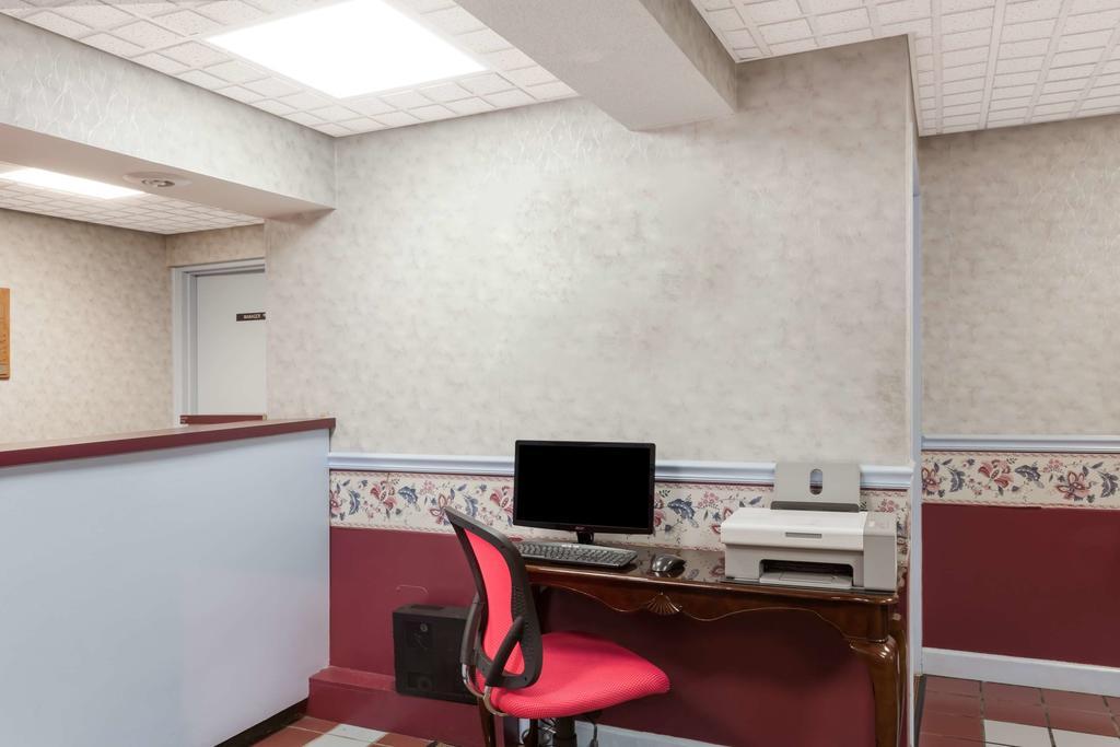 Travelodge by Wyndham Clarksville