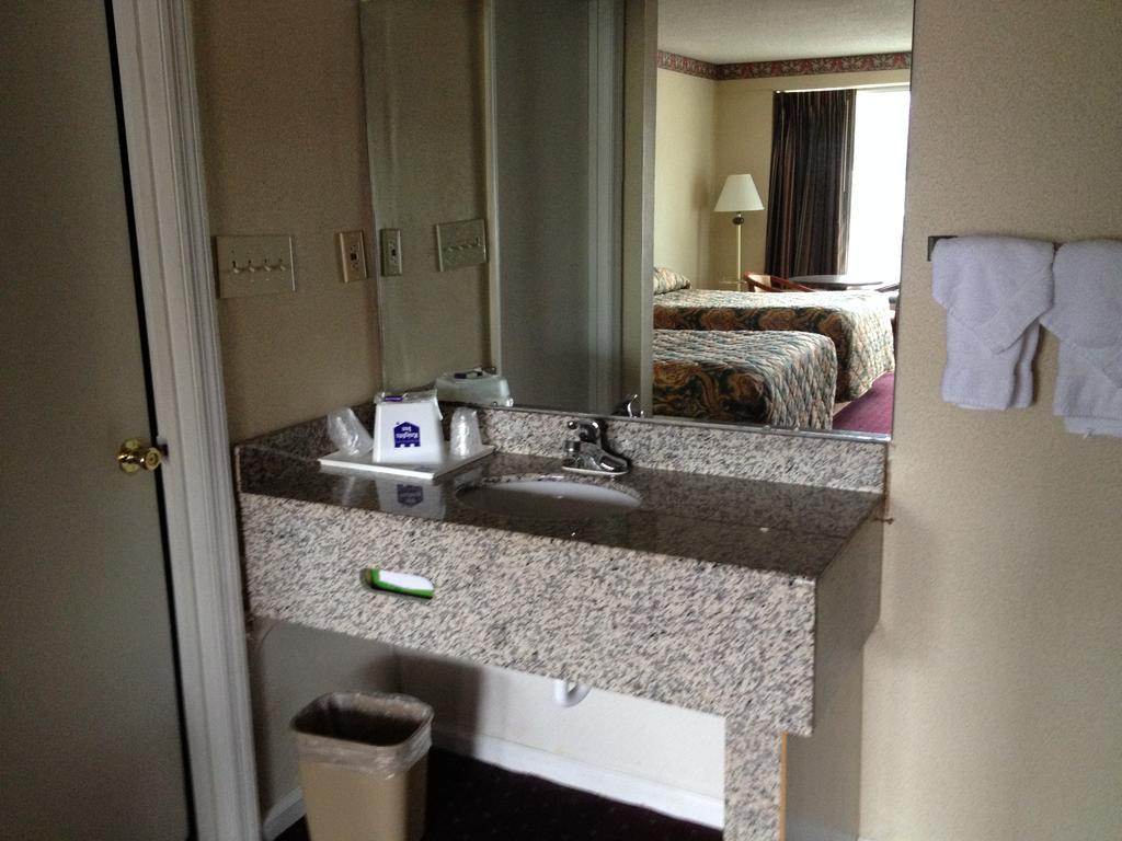 Knights Inn Cleveland