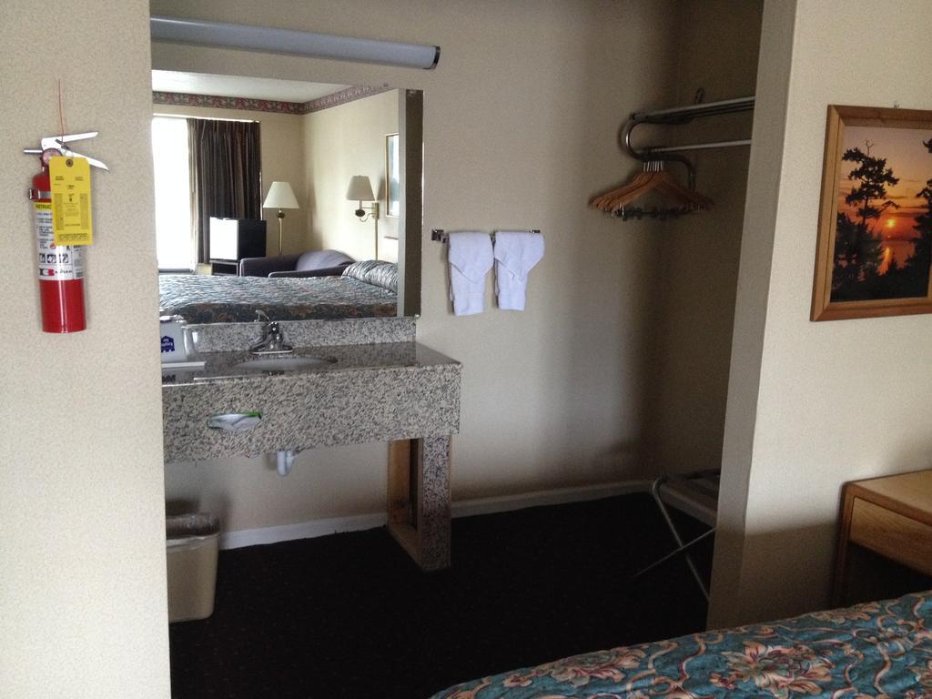 Knights Inn Cleveland