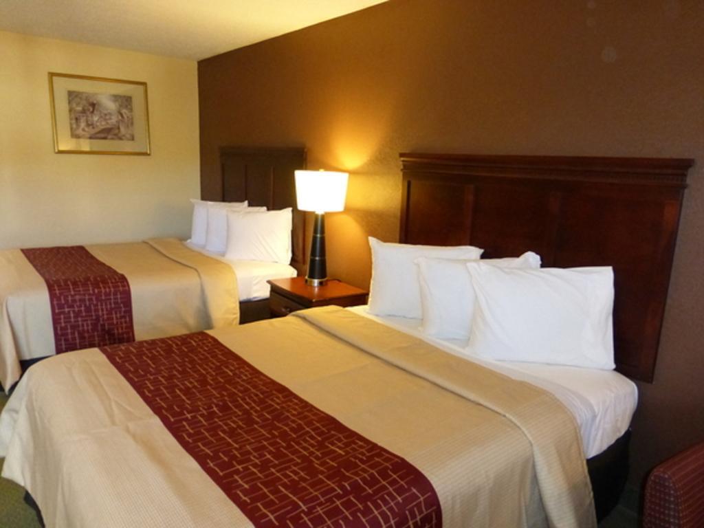 Red Roof Inn & Suites Cleveland