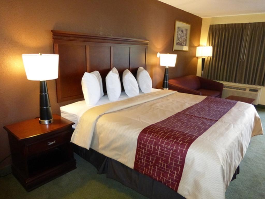 Red Roof Inn & Suites Cleveland