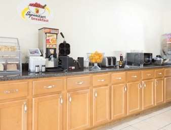 Super 8 by Wyndham Cleveland