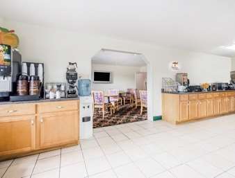 Super 8 by Wyndham Cleveland