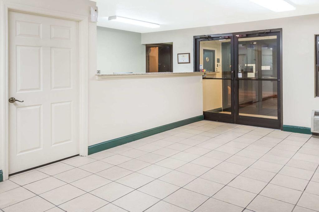 Super 8 by Wyndham Cleveland