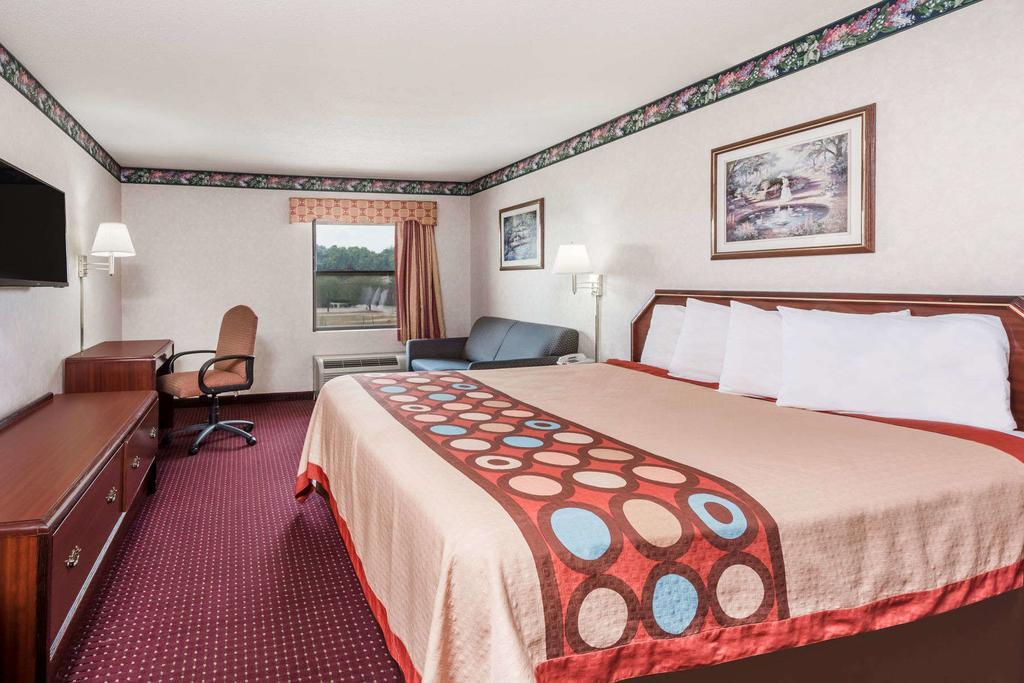 Super 8 by Wyndham Cleveland