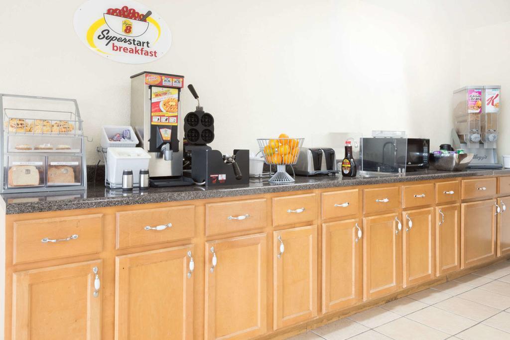 Super 8 by Wyndham Cleveland
