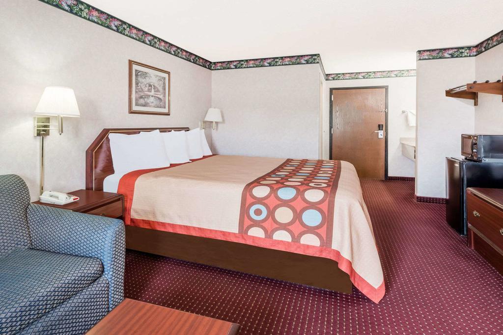 Super 8 by Wyndham Cleveland