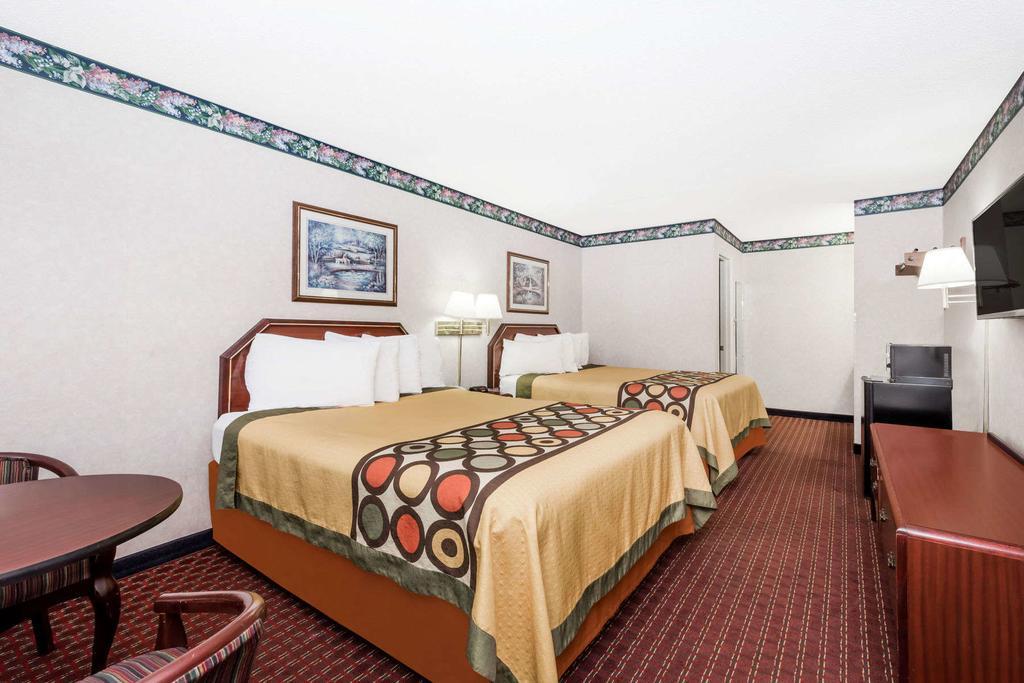 Super 8 by Wyndham Cleveland