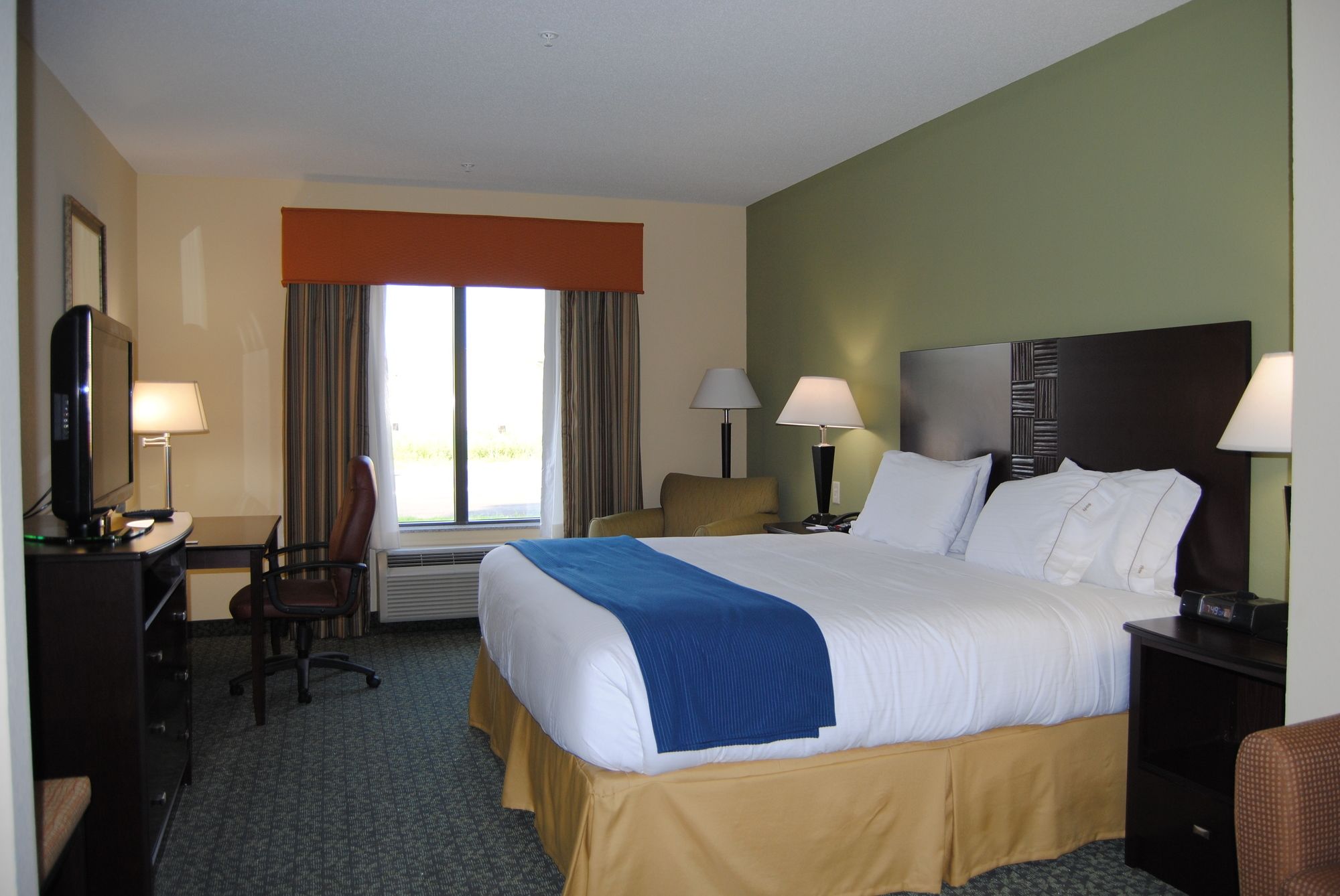 Holiday Inn Express Hotel & Suites Covington