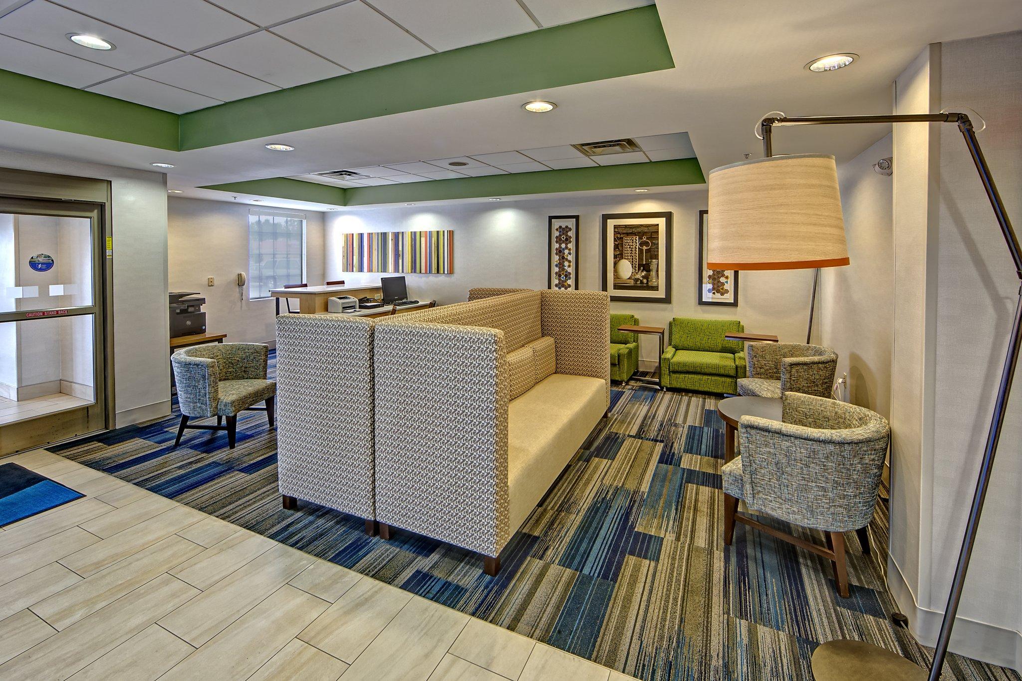 Holiday Inn Express Hotel & Suites Crossville