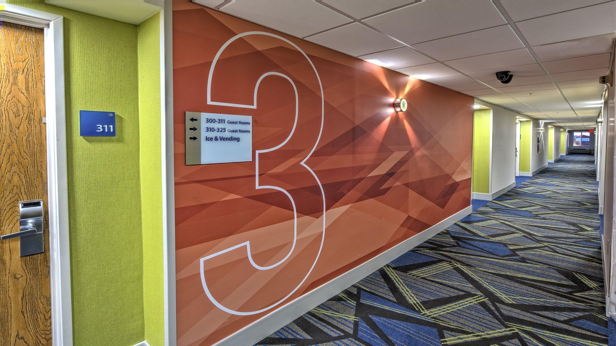 Holiday Inn Express Hotel & Suites Crossville