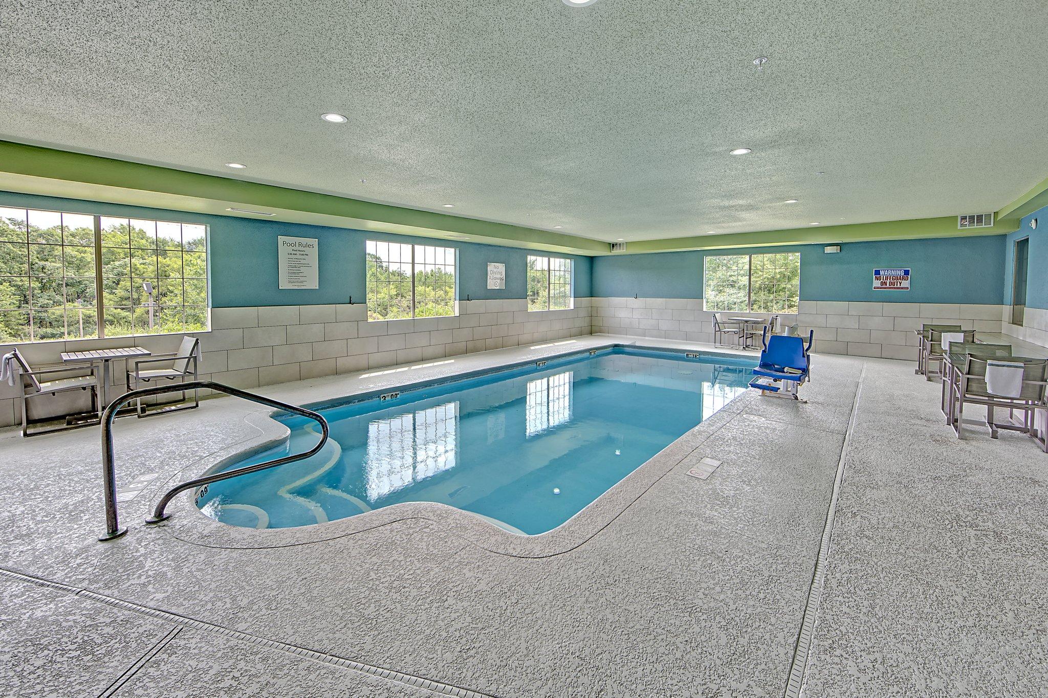 Holiday Inn Express Hotel & Suites Crossville