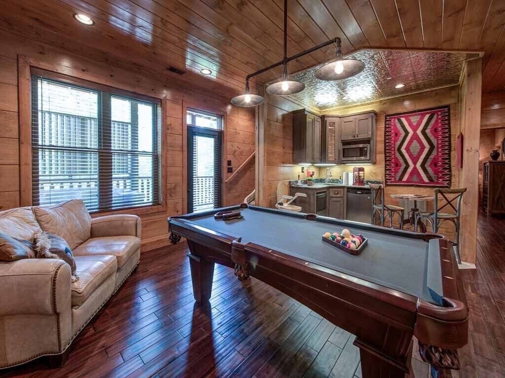 Bear Elegance Cabin