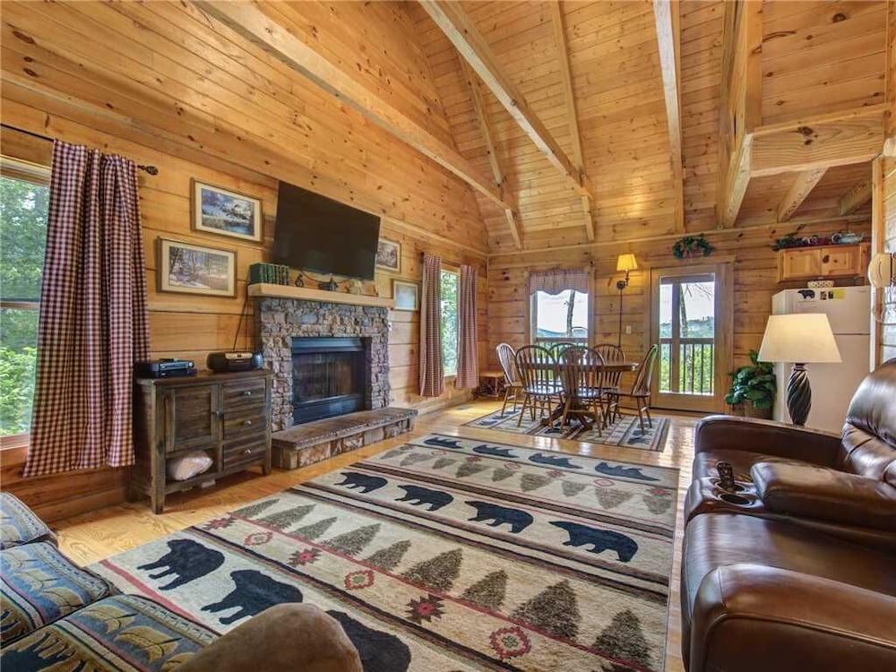 Bear Tracks Cabin