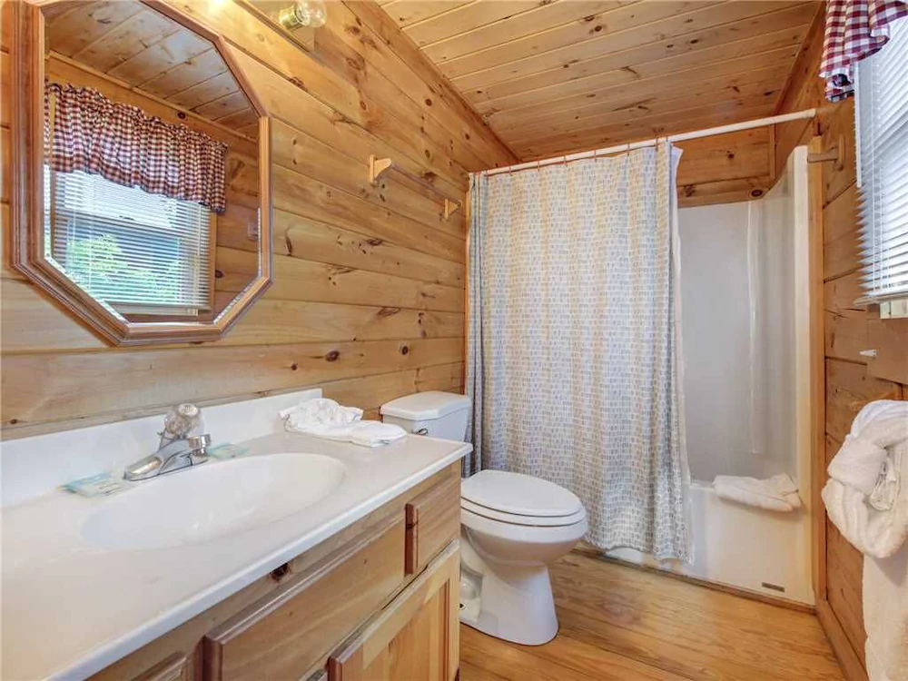 Bear Tracks Cabin
