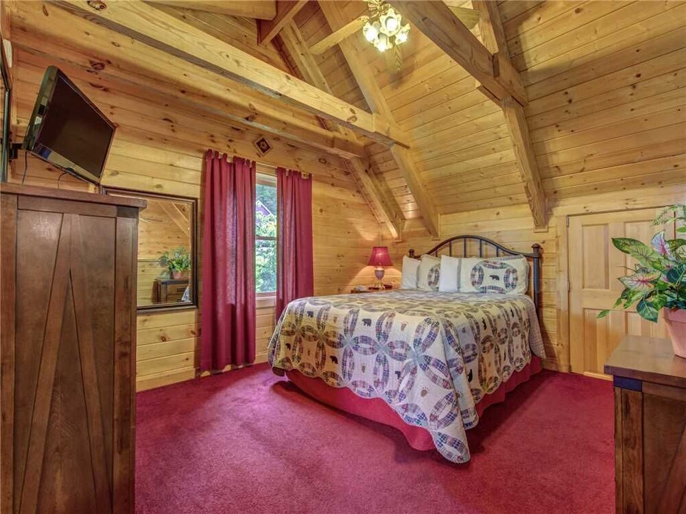 Bear Tracks Cabin
