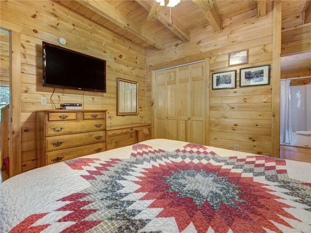 Bear Tracks Cabin