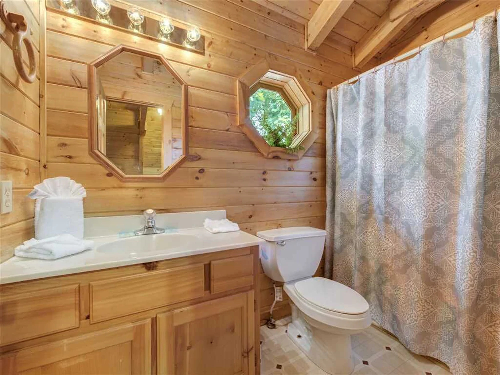 Bear Tracks Cabin
