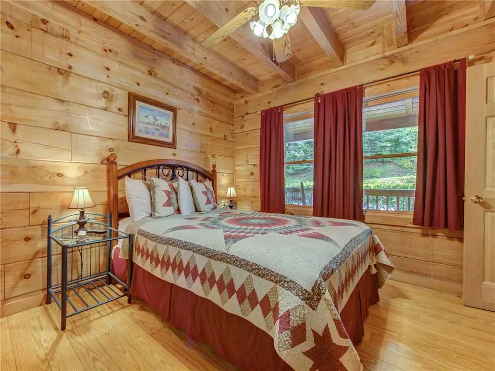 Bear Tracks Cabin