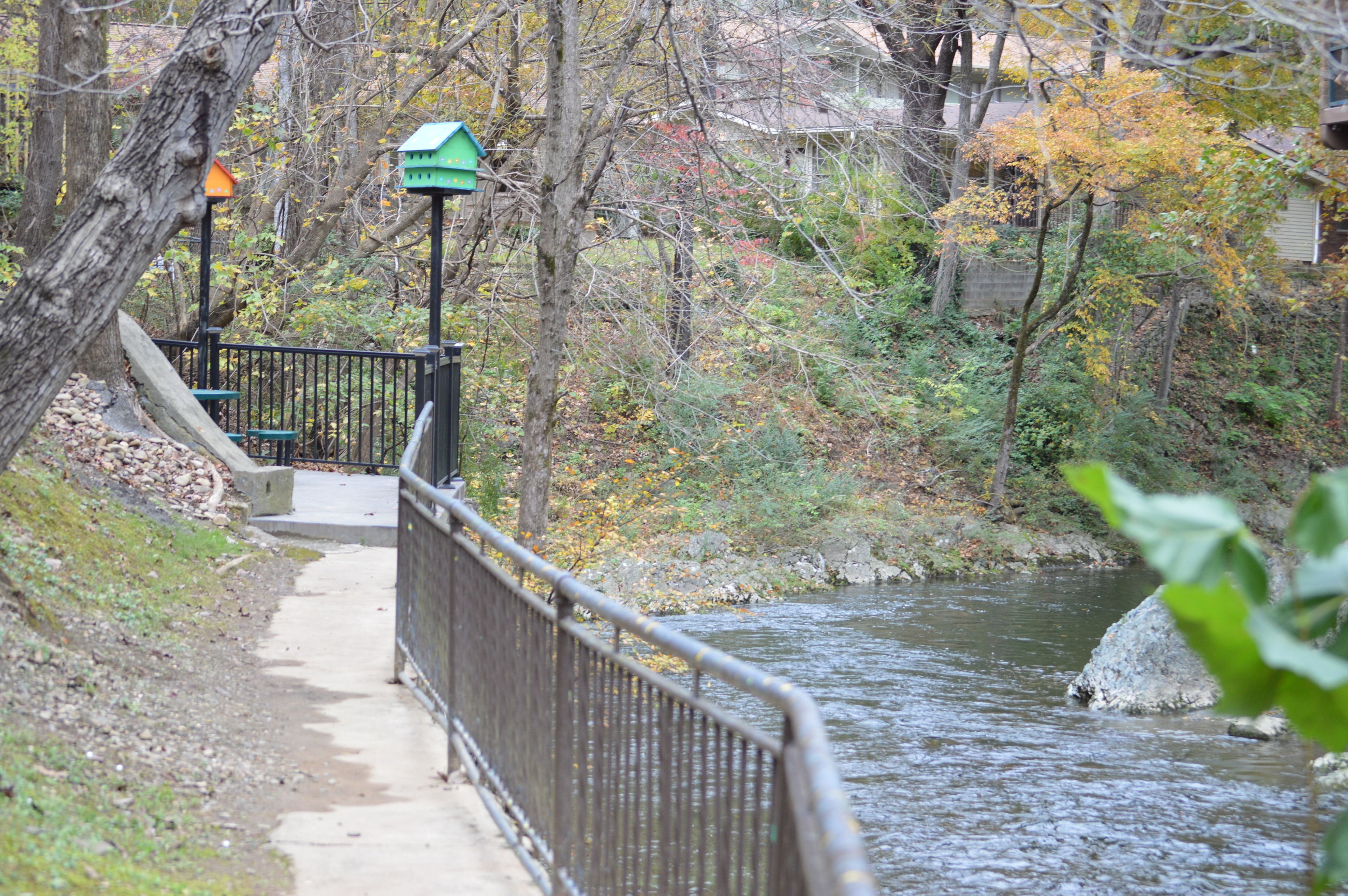 Econo Lodge Inn & Suites on the River