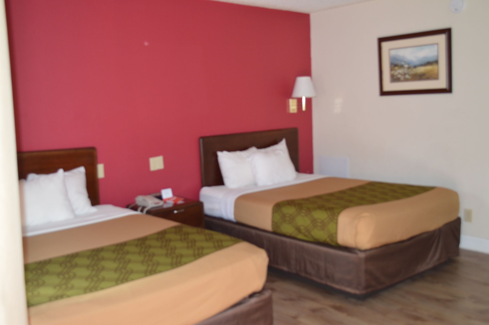 Econo Lodge Inn & Suites on the River