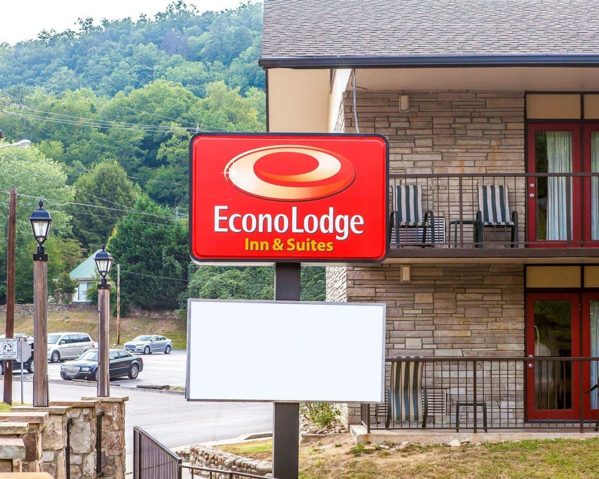 Econo Lodge Inn & Suites on the River