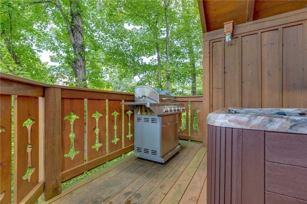 Moonshine Run Cabin