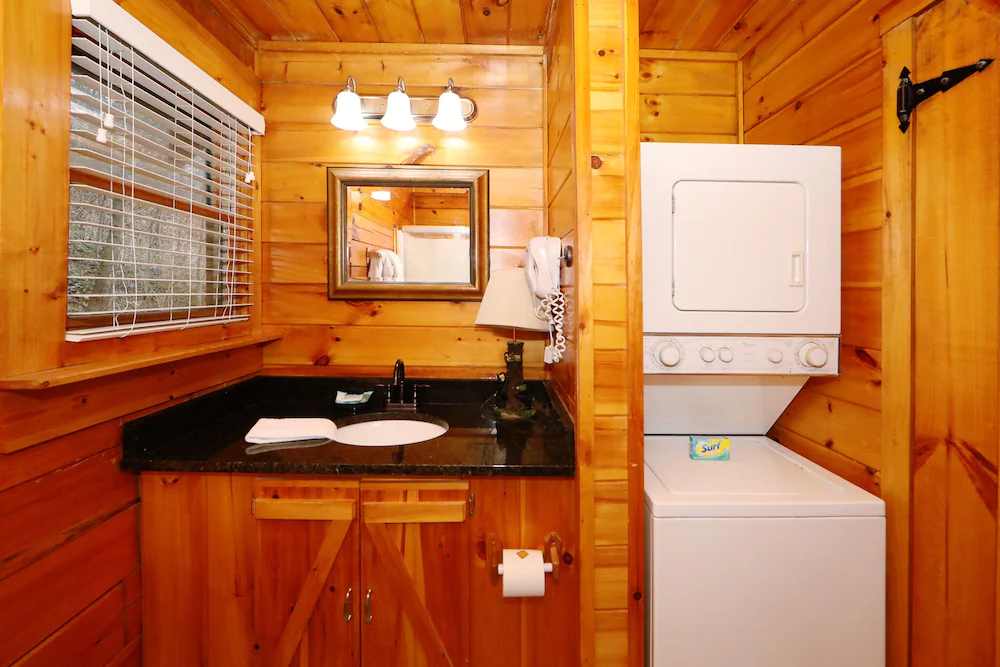 The Cuddle Hut Cabin