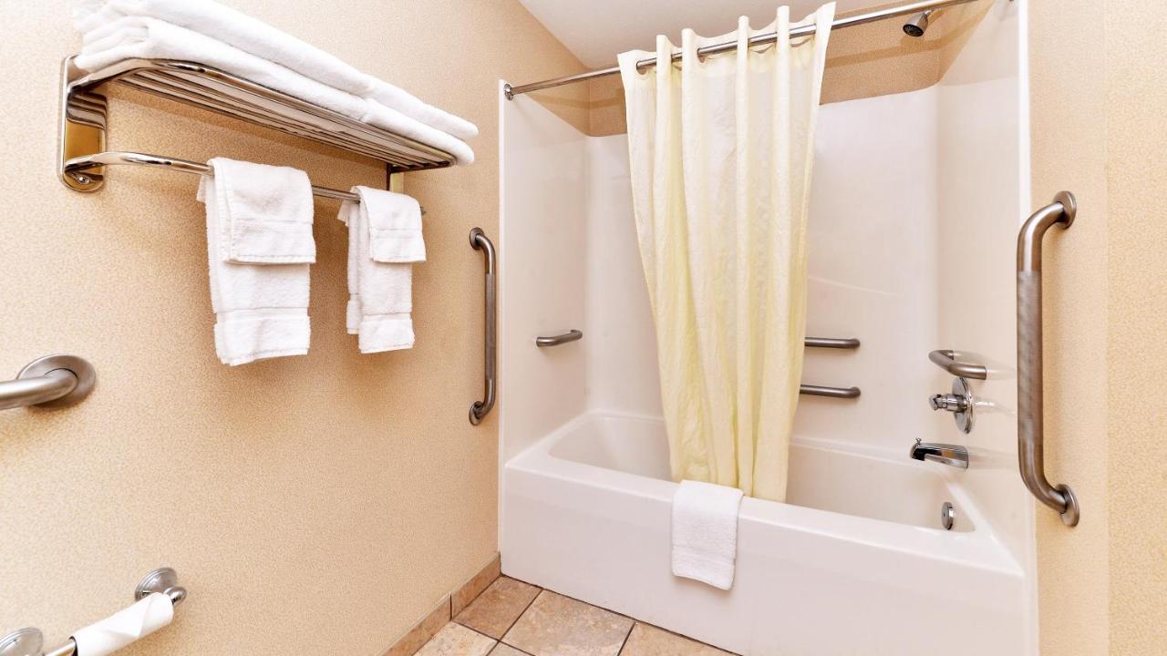 Executive Inn & Suites
