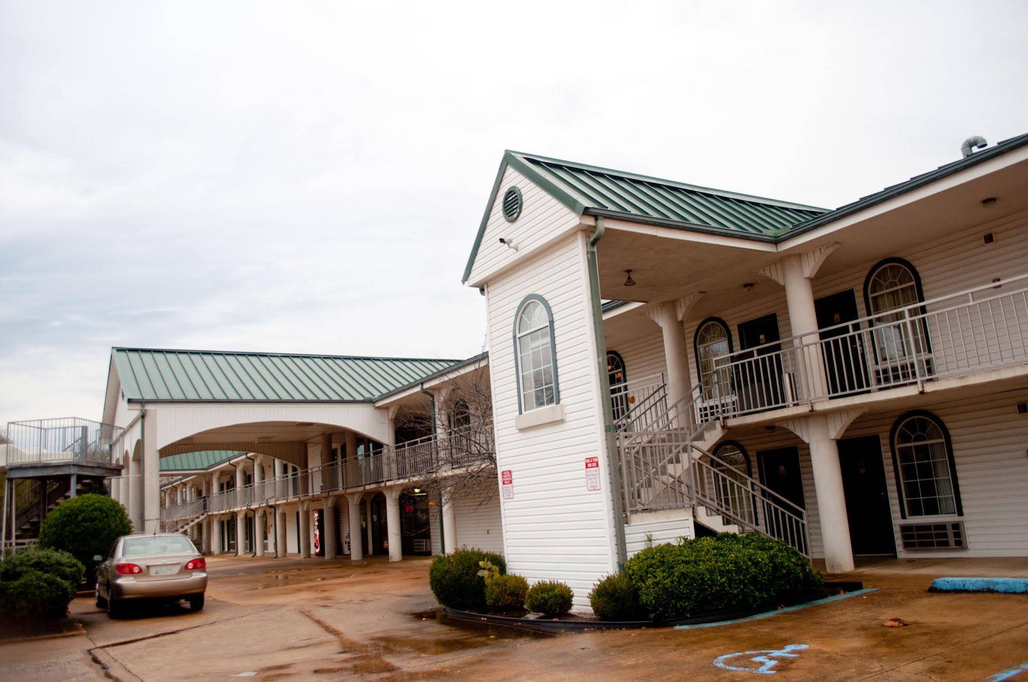 Americana Inn