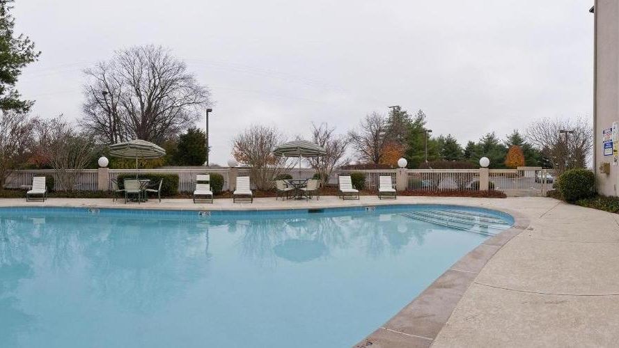Holiday Inn Express Nashville-Hendersonville