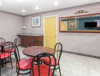 Days Inn by Wyndham Holladay