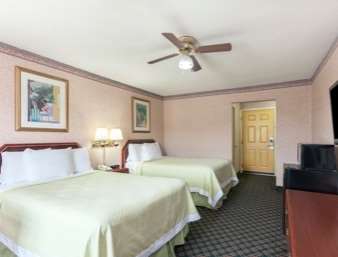 Days Inn by Wyndham Holladay