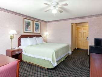 Days Inn by Wyndham Holladay