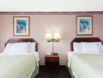 Days Inn by Wyndham Holladay