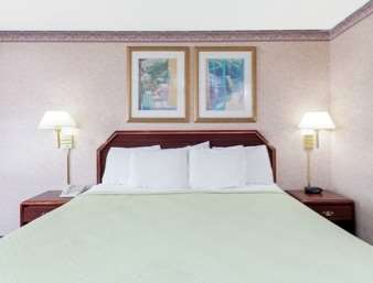 Days Inn by Wyndham Holladay