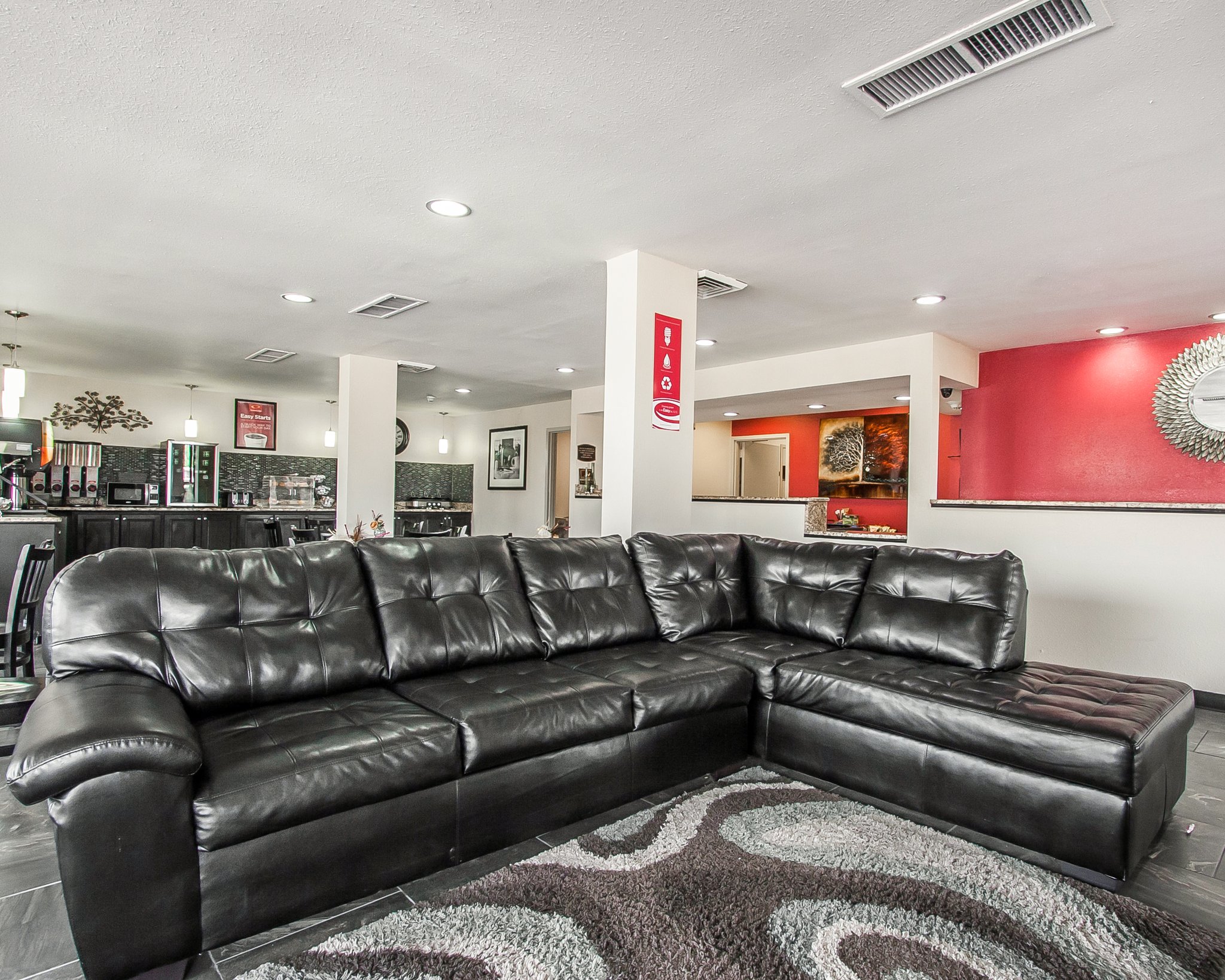 Econo Lodge Inn & Suites