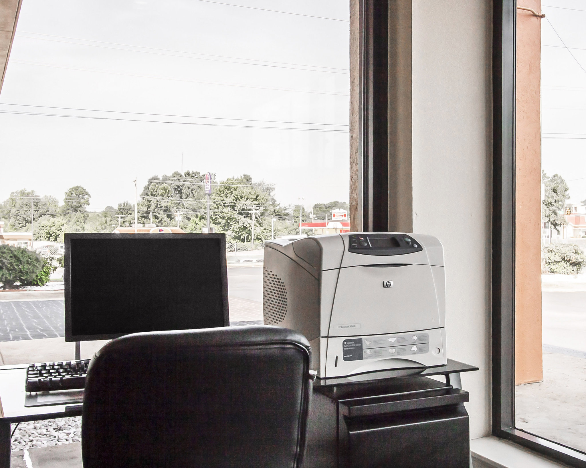 Econo Lodge Inn & Suites