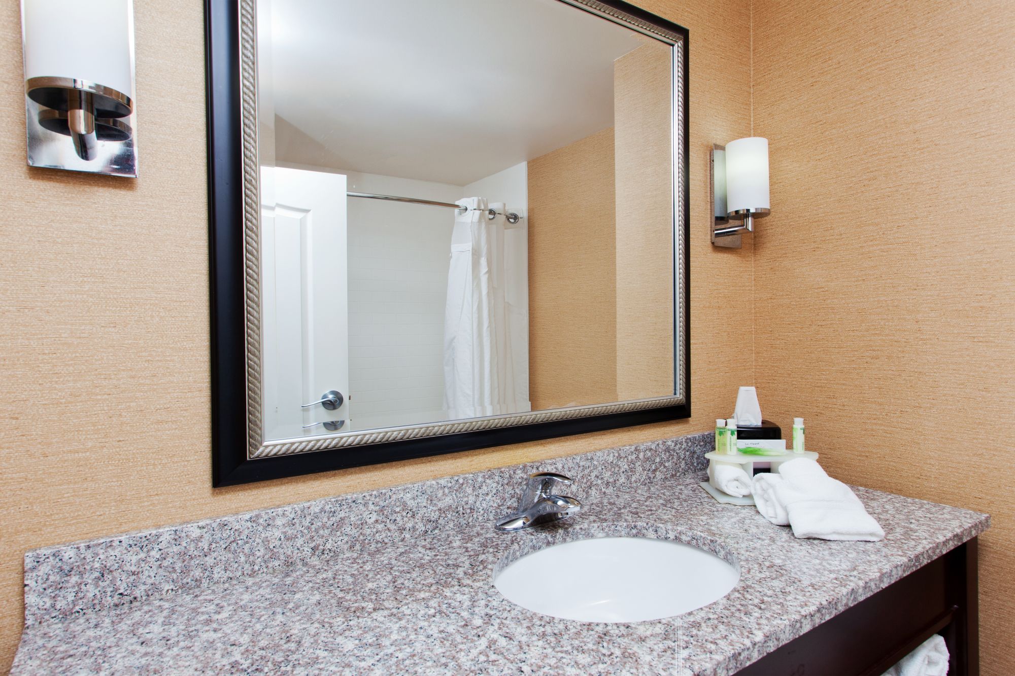 Holiday Inn Express Hotel & Suites Jackson Northeast