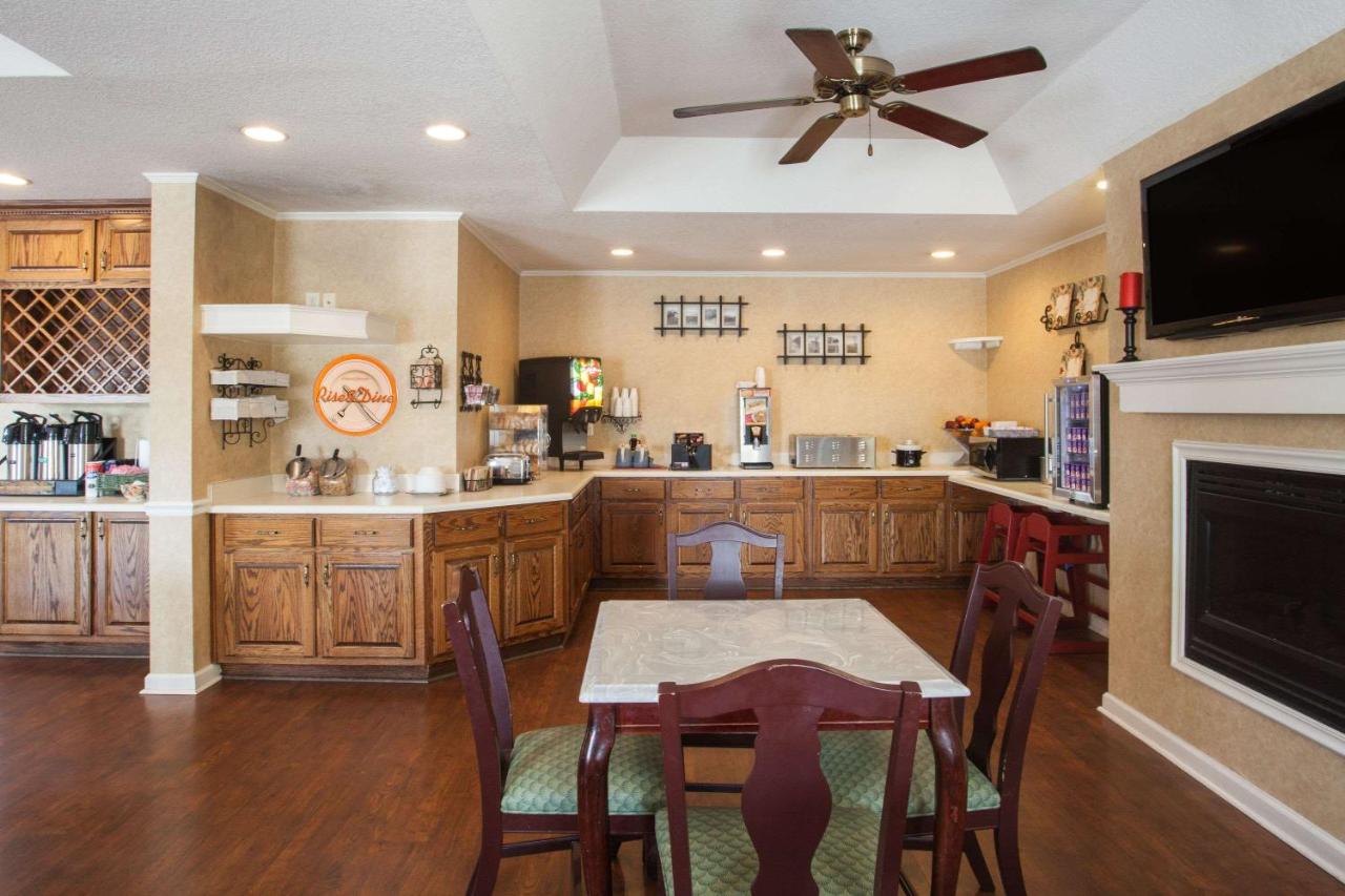 Howard Johnson by Wyndham Jackson