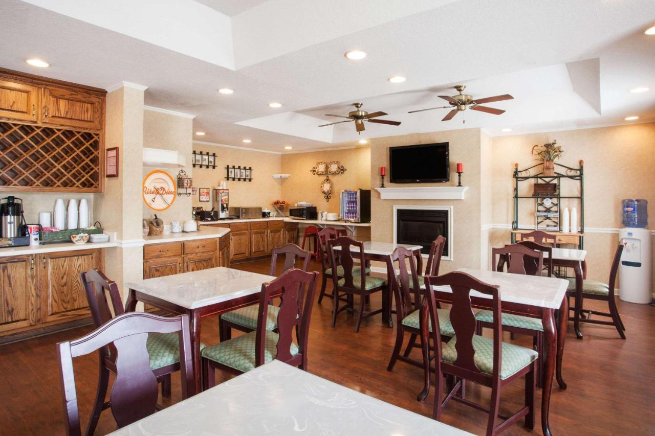 Howard Johnson by Wyndham Jackson