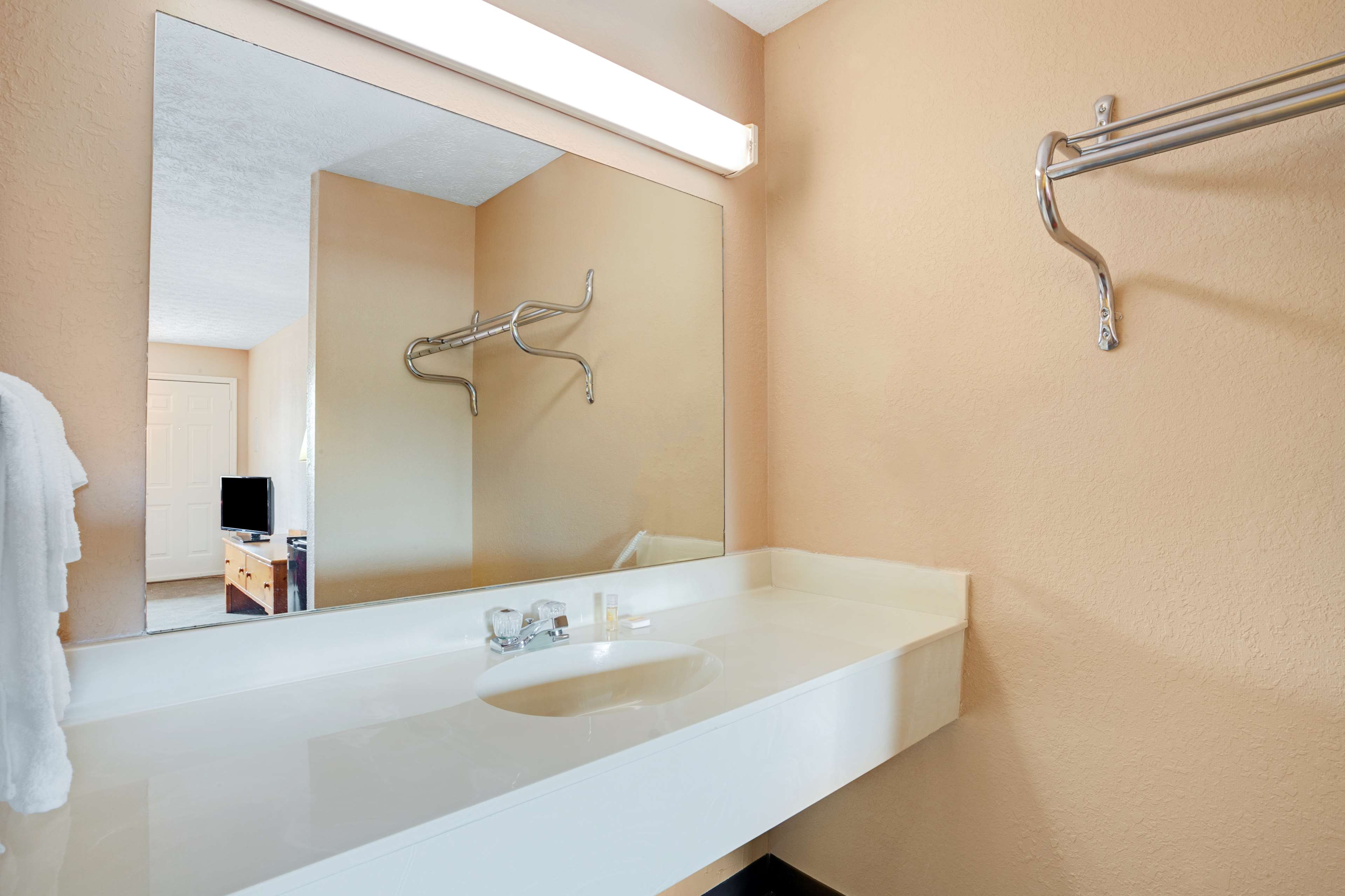 Days Inn by Wyndham Joelton/Nashville