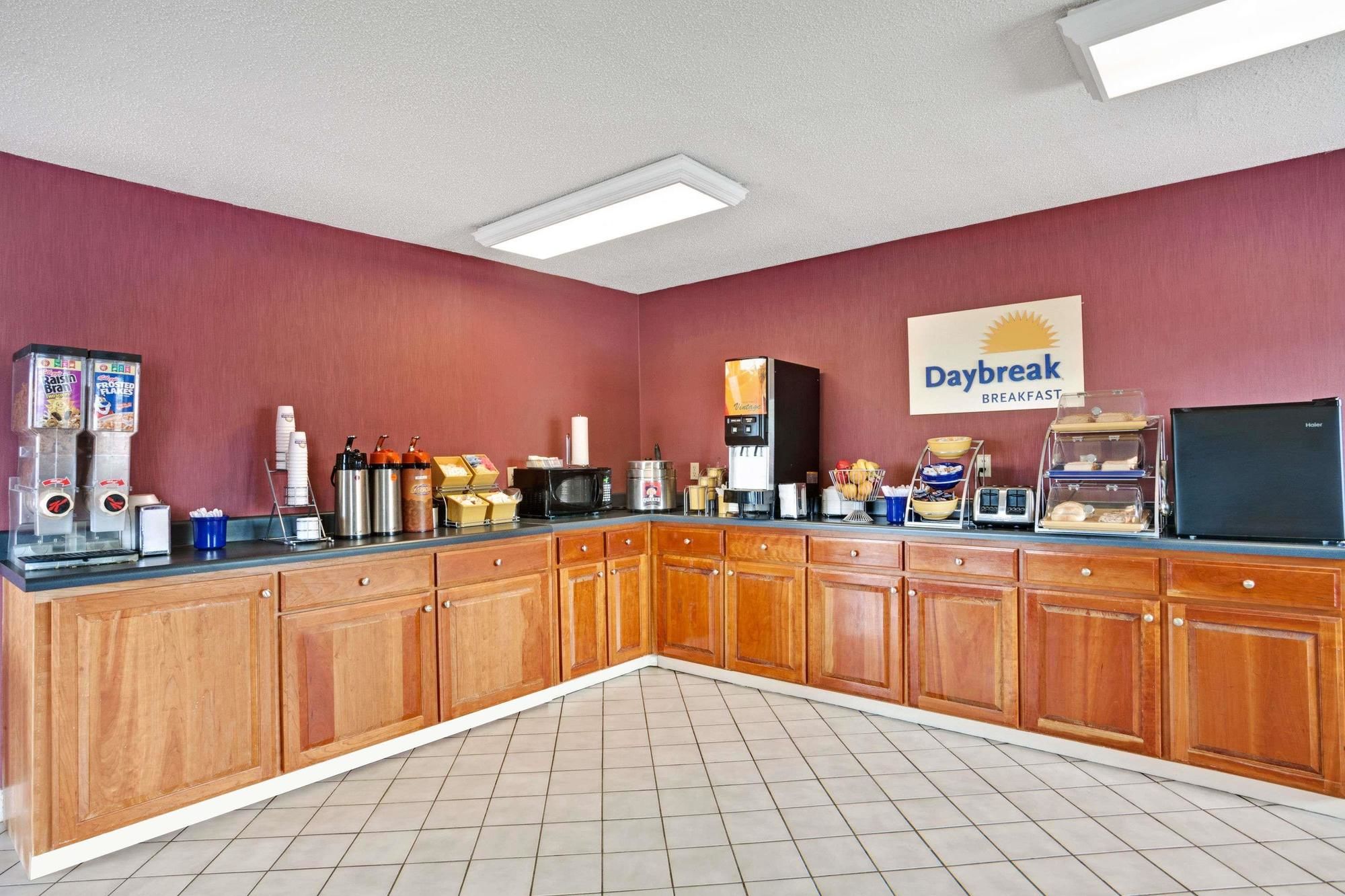 Days Inn by Wyndham Joelton/Nashville